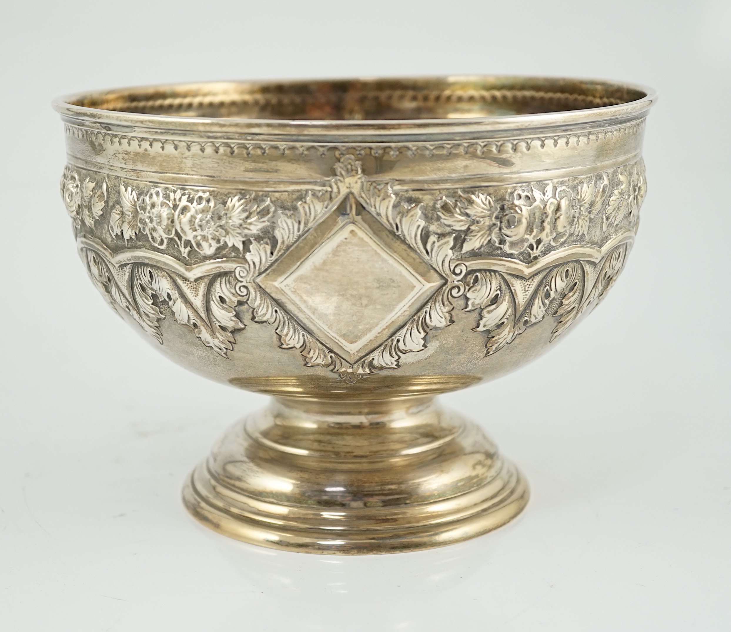 An early Victorian engine turned silver snuff box by Nathaniel Mills, Birmingham, 1840, 73mm.